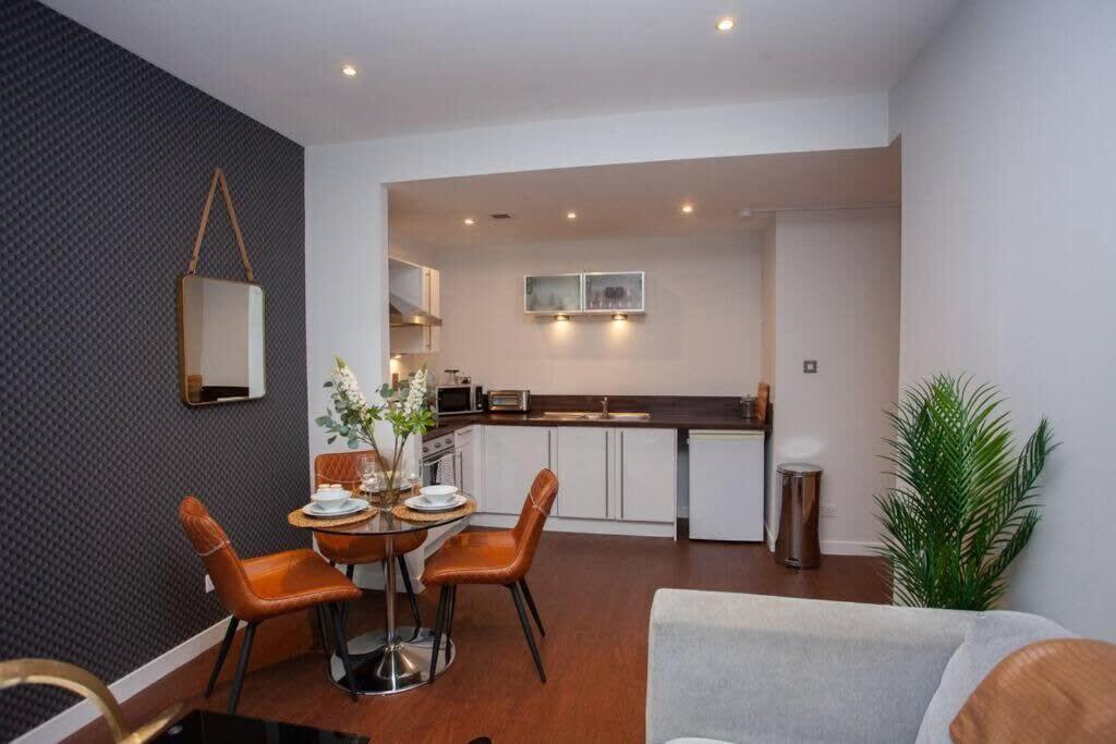1 Bedroom Apartment In Very Central Location Glasgow Ngoại thất bức ảnh