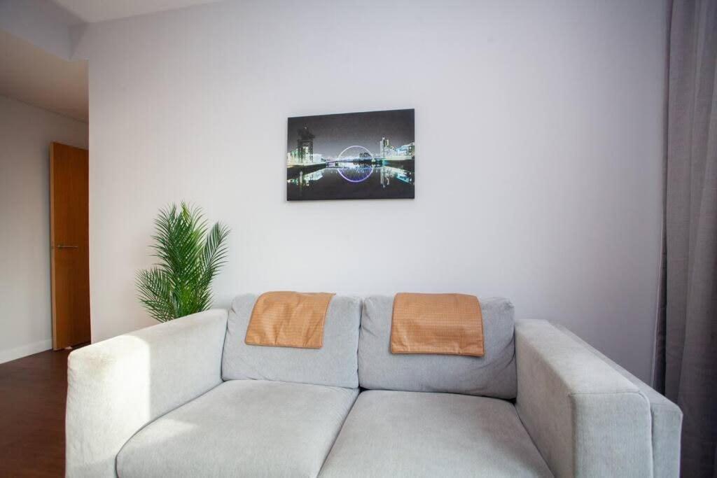 1 Bedroom Apartment In Very Central Location Glasgow Ngoại thất bức ảnh